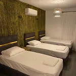 Quarto em Acomodações Particulares Uyar & *