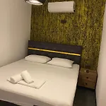 Quarto em Acomodações Particulares Uyar & *